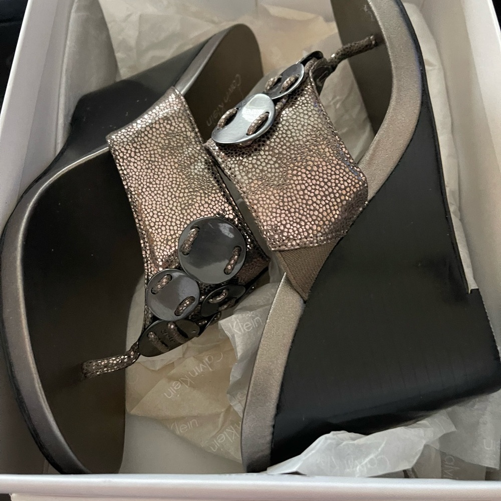 Calvin Klein Sandals 8 1/2 3.75 inch color is pewter